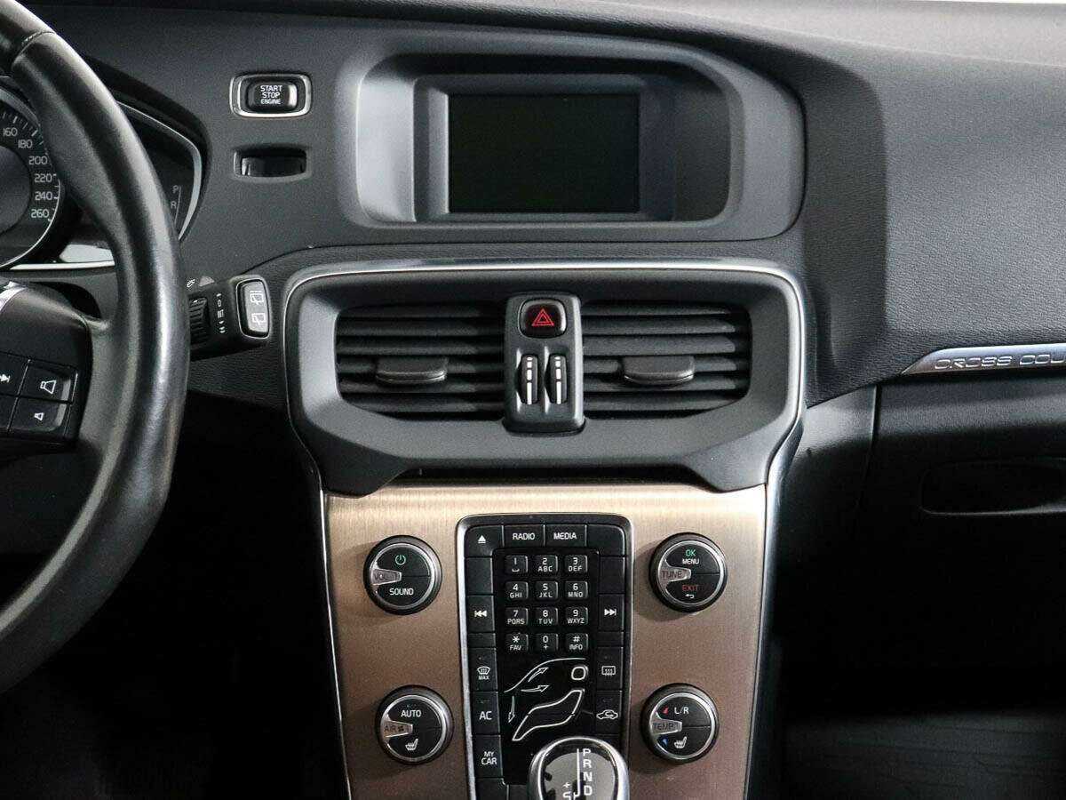 Volvo V40 Cross Country с пробегом — 2015 год. Фото: #11