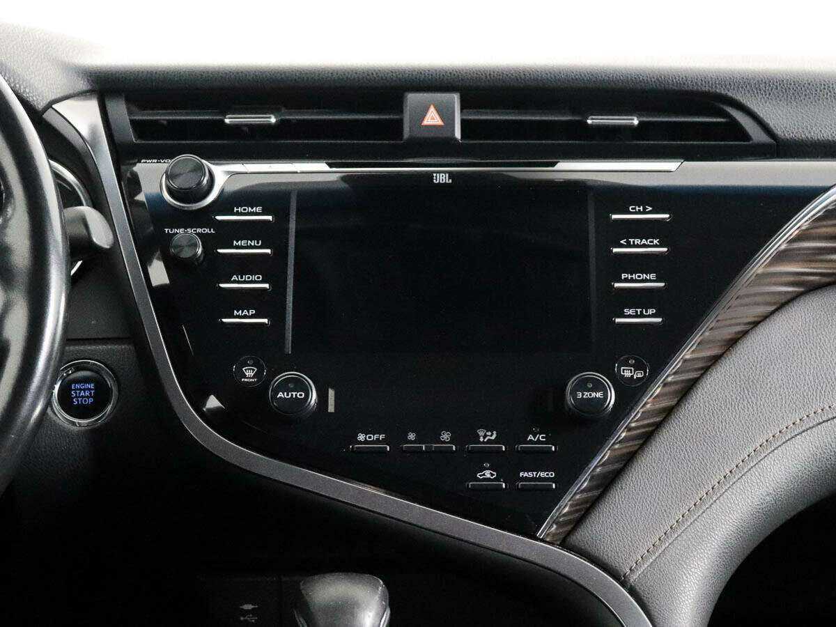 Toyota Camry с пробегом — 2018 год. Фото: #11