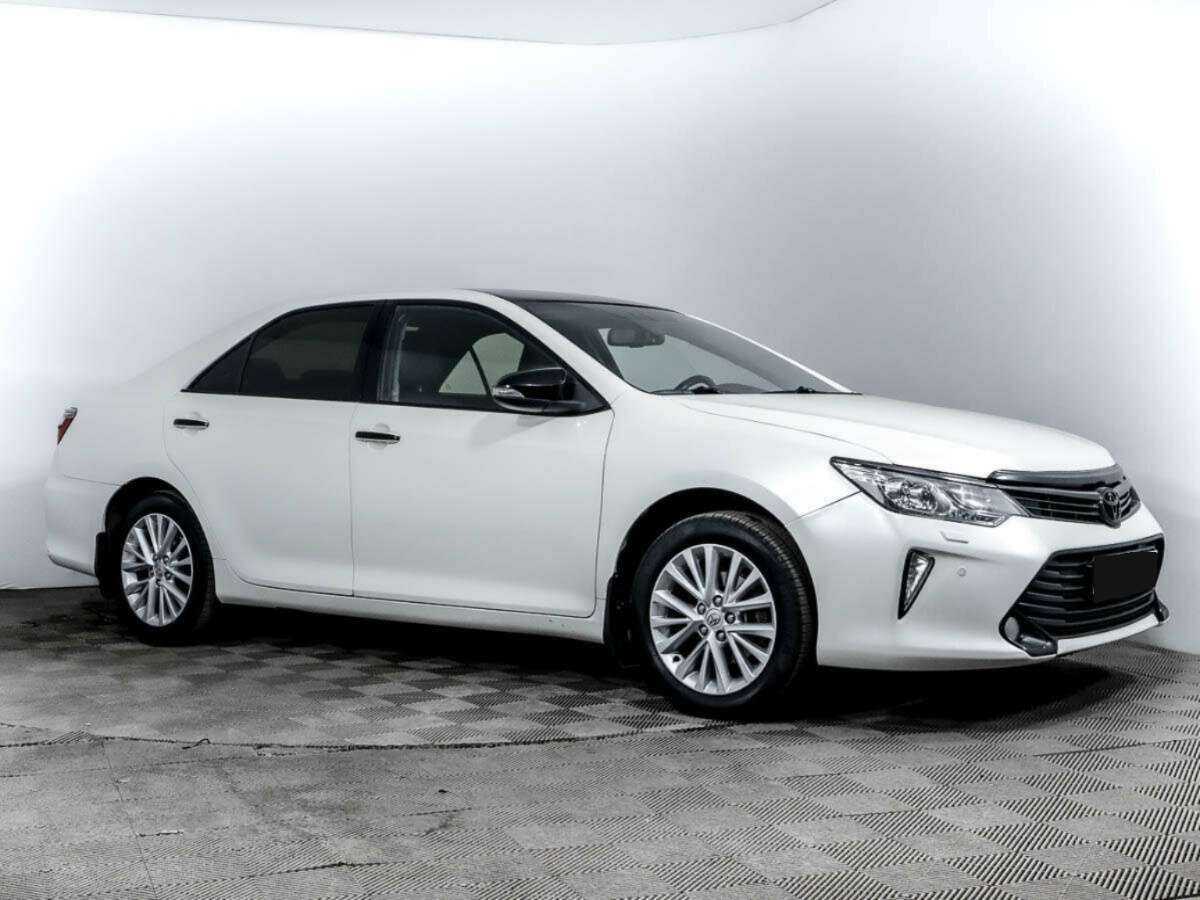 Toyota Camry с пробегом — 2015 год. Фото: #2
