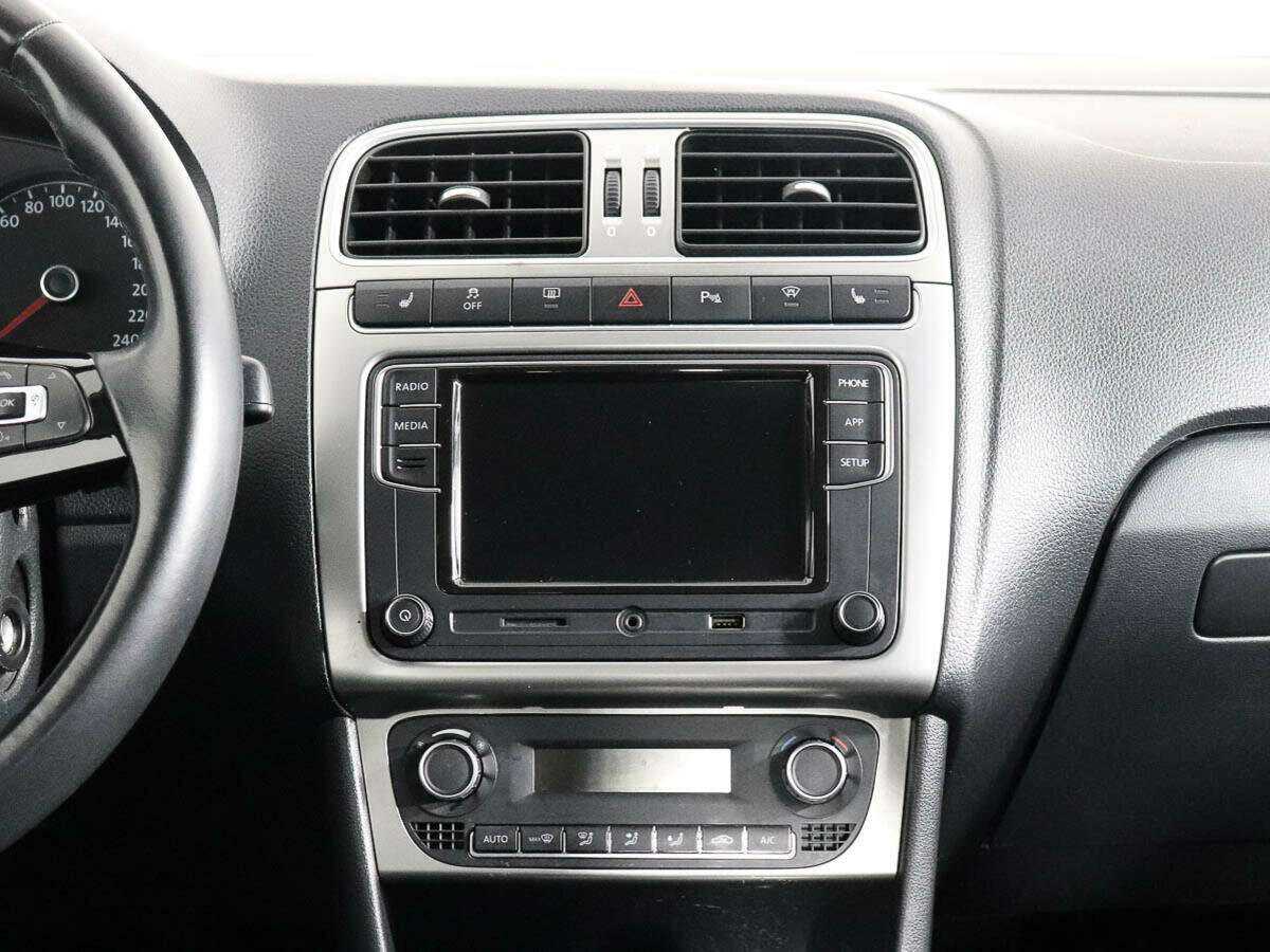 Volkswagen Polo с пробегом — 2018 год. Фото: #11