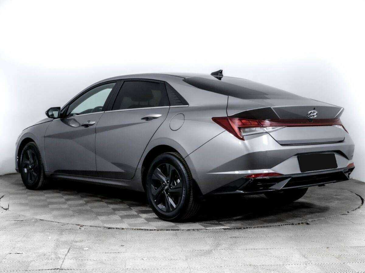 Hyundai Elantra с пробегом — 2021 год. Фото: #5