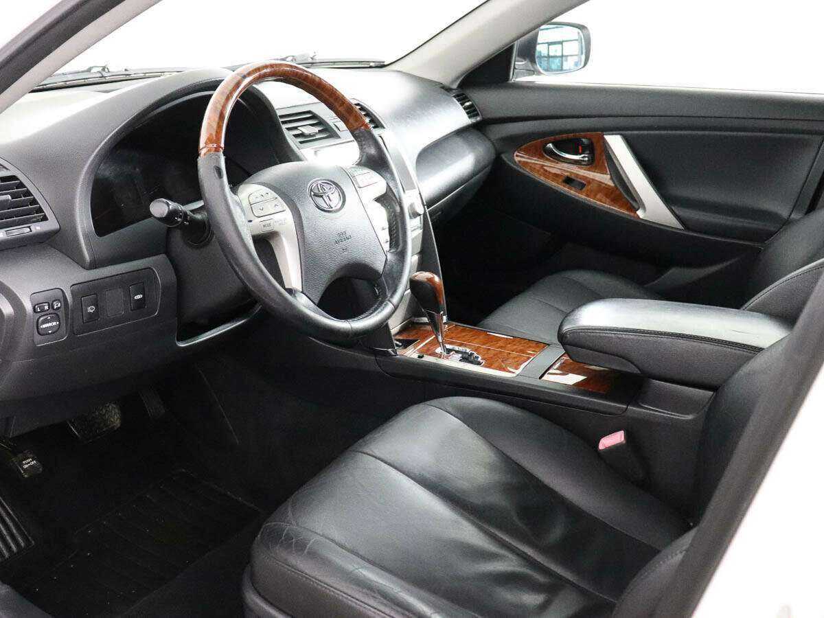 Toyota Camry с пробегом — 2008 год. Фото: #7