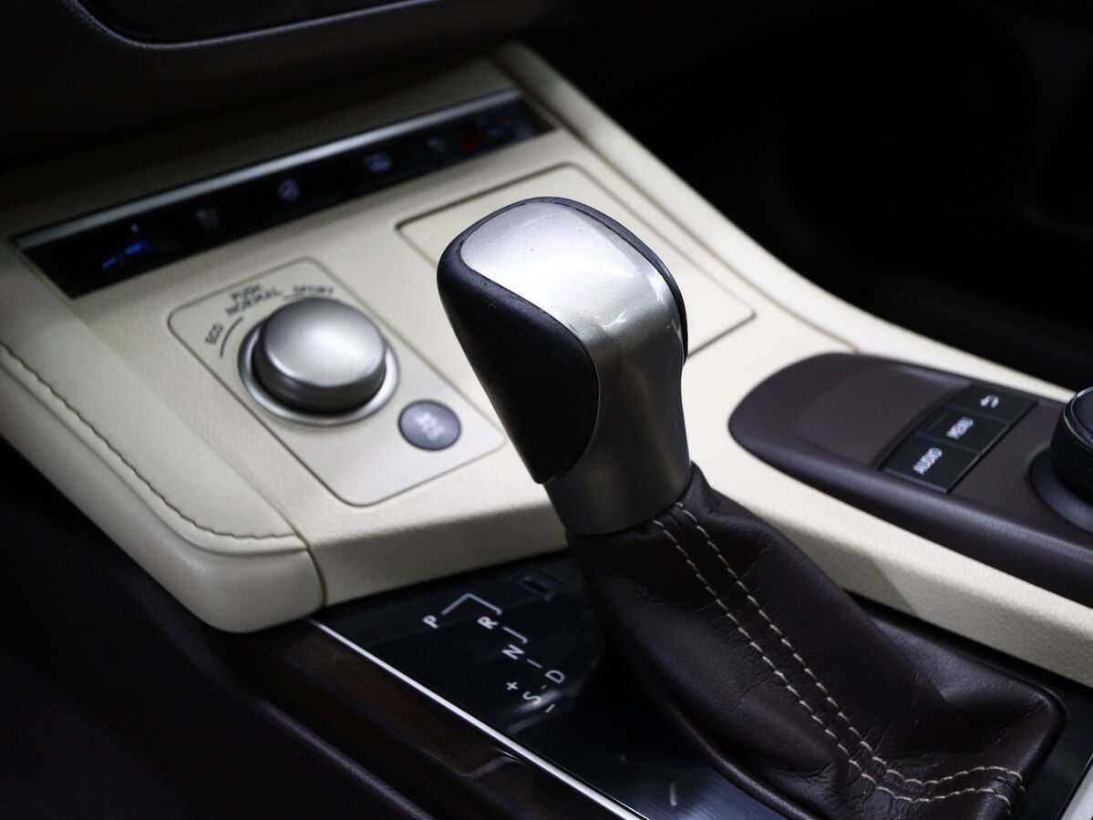 Lexus ES с пробегом — 2016 год. Фото: #7