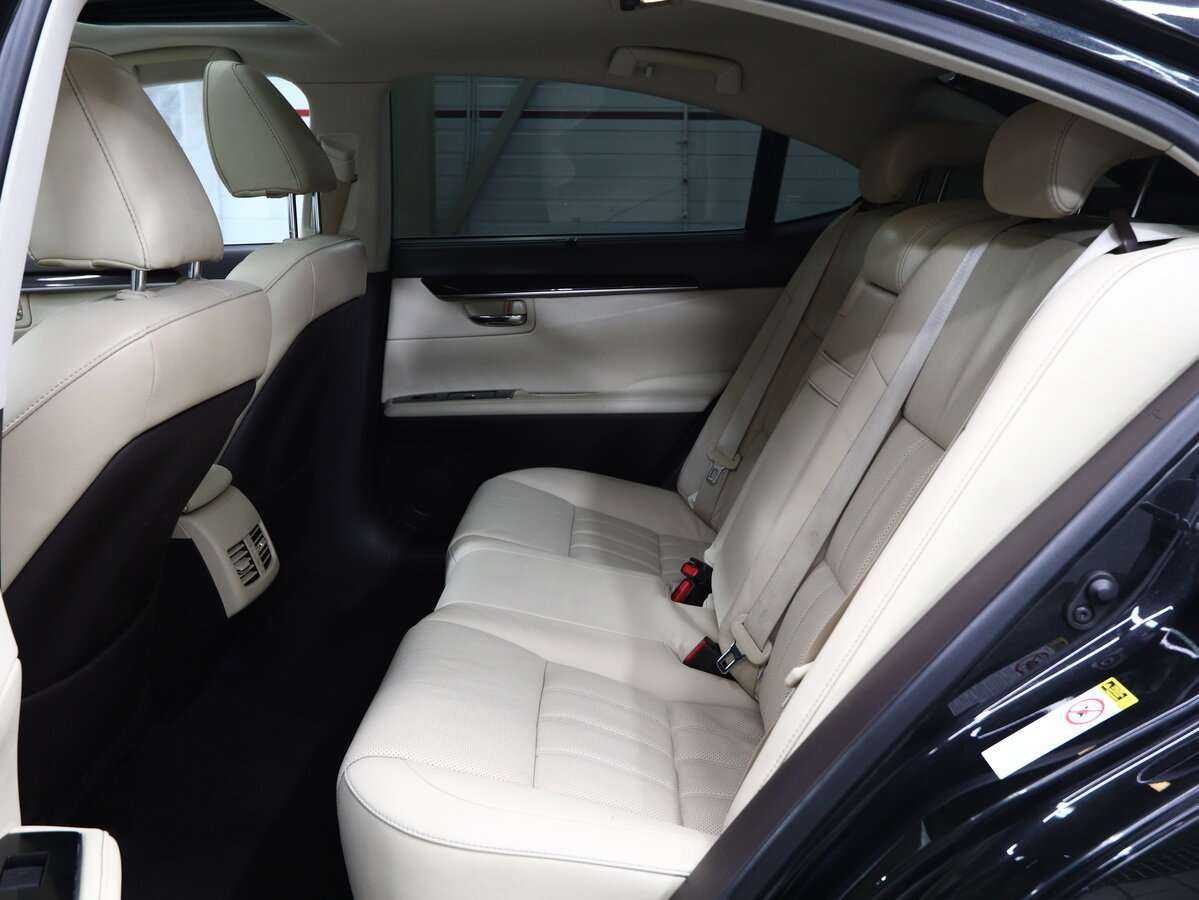 Lexus ES с пробегом — 2016 год. Фото: #9