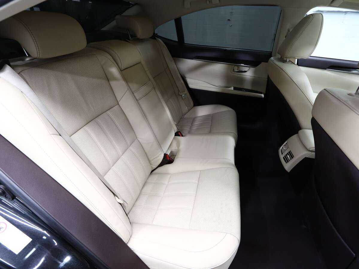 Lexus ES с пробегом — 2016 год. Фото: #12