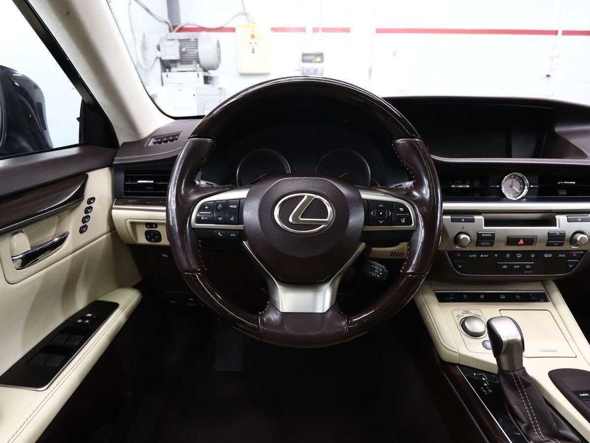 Lexus ES с пробегом — 2016 год. Фото: #16