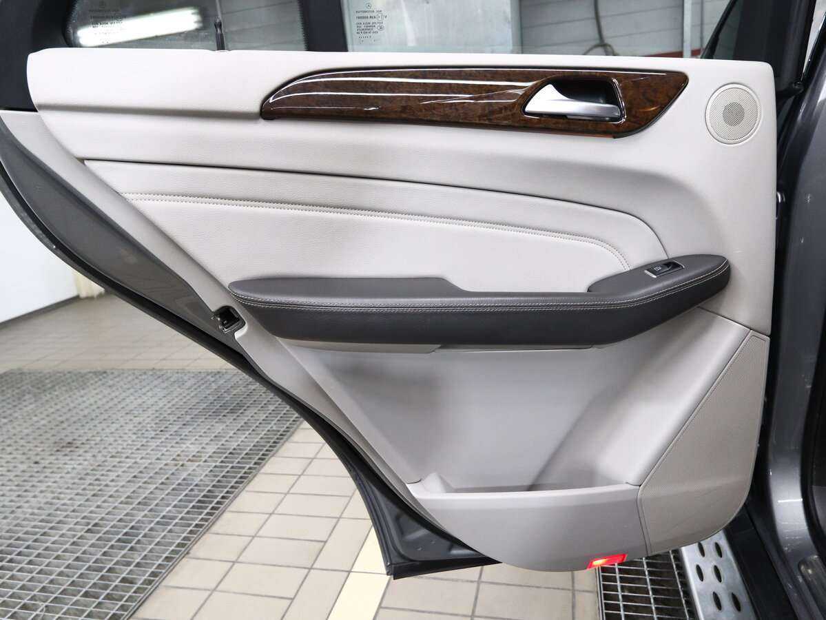 Mercedes-Benz M-Класс с пробегом — 2011 год. Фото: #7