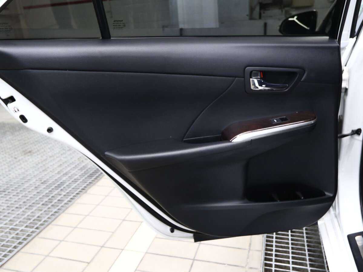 Toyota Camry с пробегом — 2016 год. Фото: #9