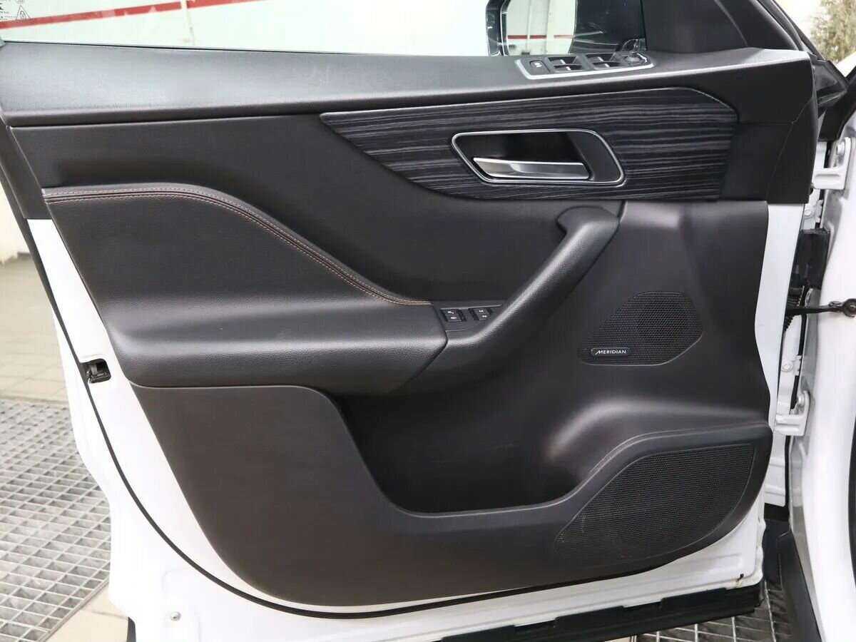 Jaguar F-Pace с пробегом — 2016 год. Фото: #9