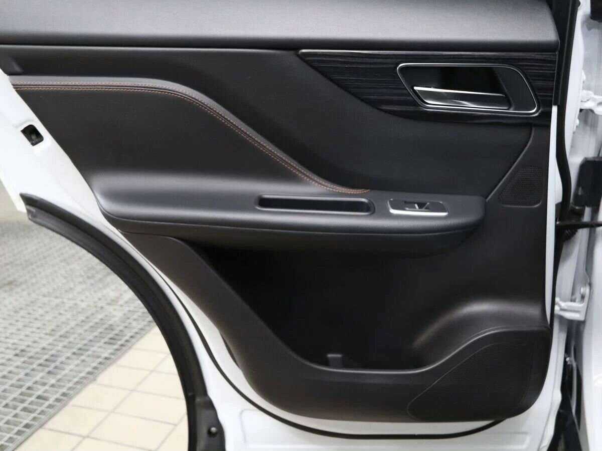 Jaguar F-Pace с пробегом — 2016 год. Фото: #14