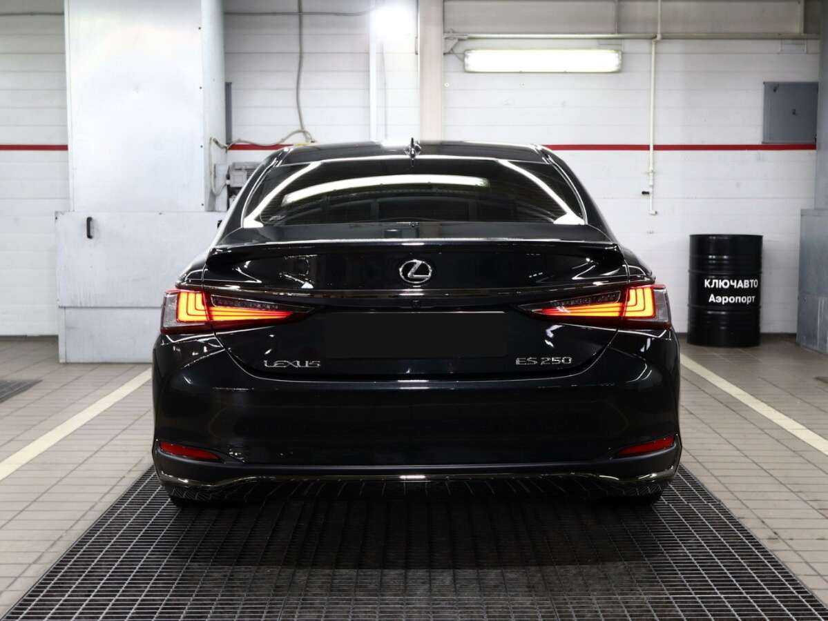 Lexus ES с пробегом — 2021 год. Фото: #3