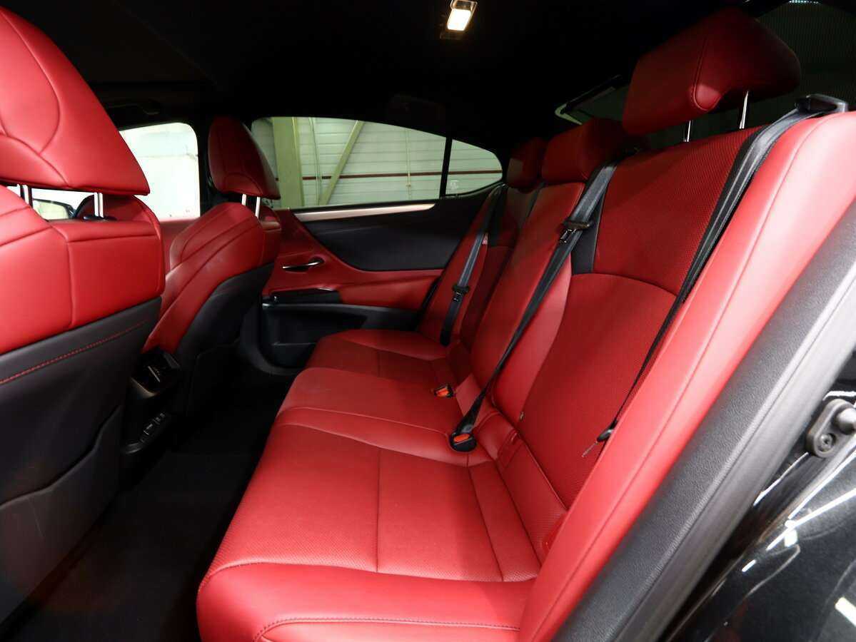 Lexus ES с пробегом — 2021 год. Фото: #9