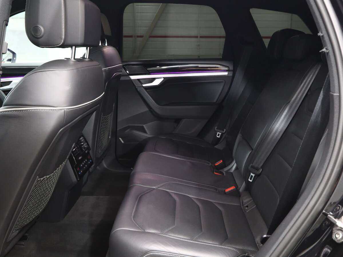 Volkswagen Touareg с пробегом — 2019 год. Фото: #11