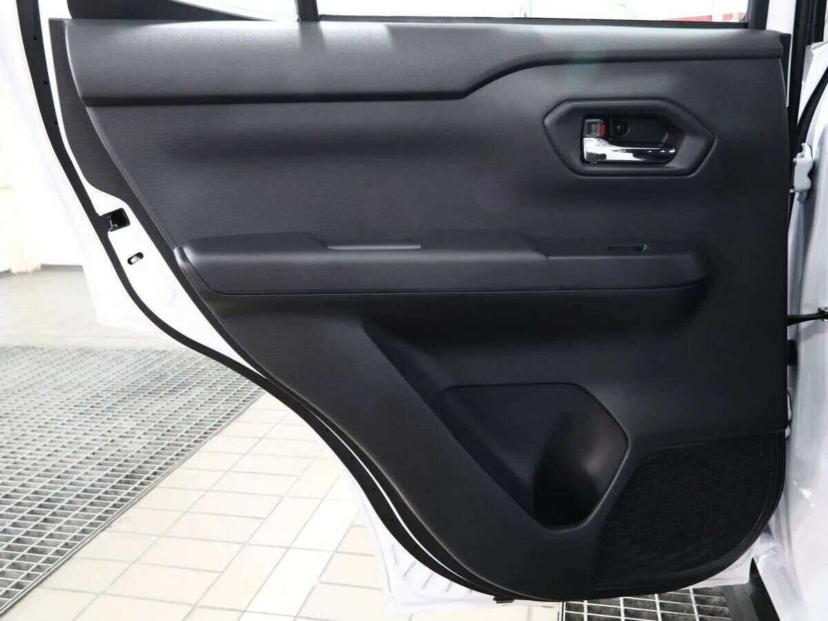 Toyota Raize с пробегом — 2023 год. Фото: #10