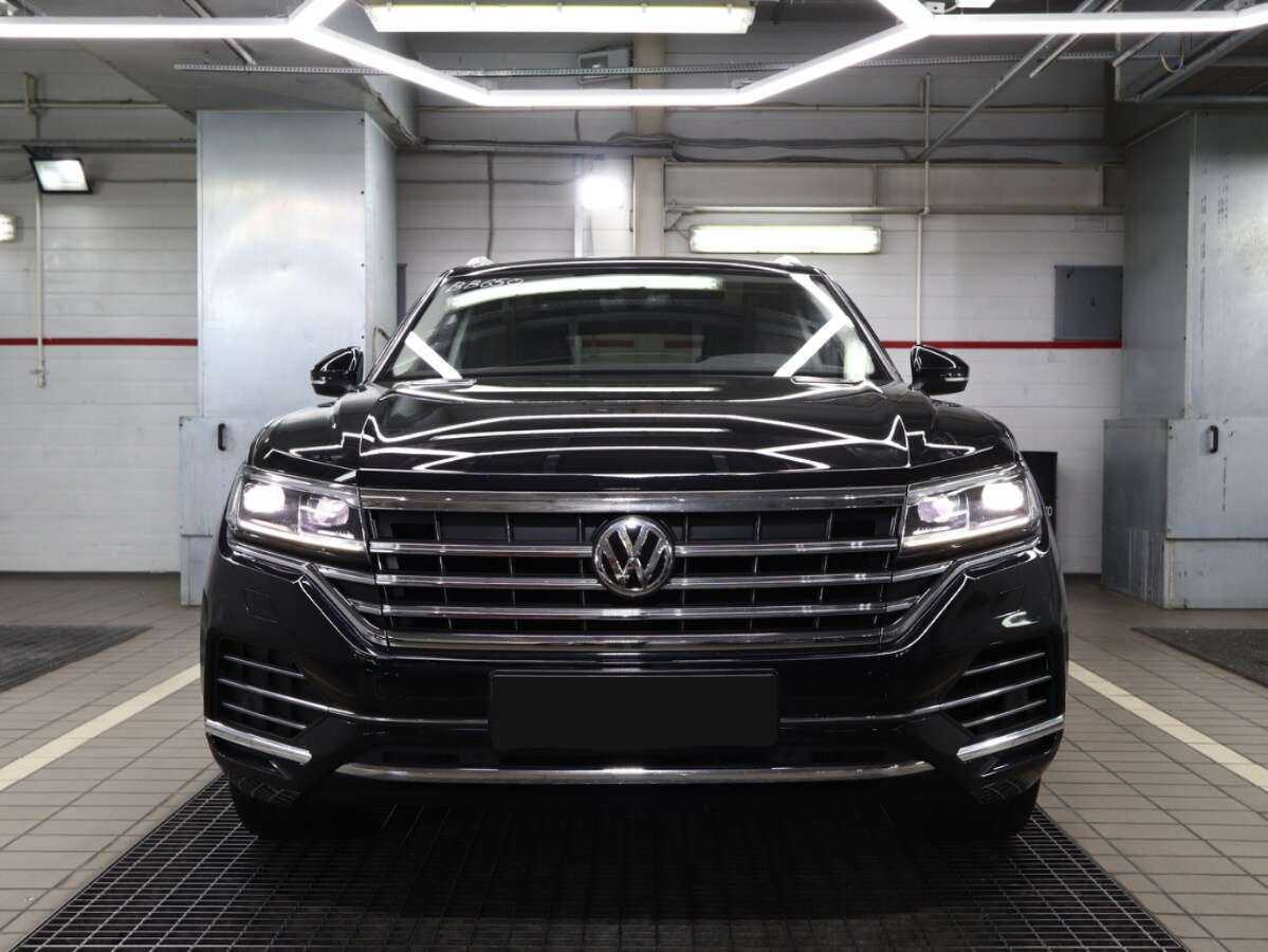 Volkswagen Touareg с пробегом — 2018 год. Фото: #2