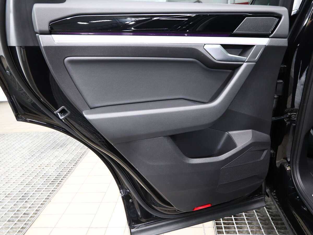 Volkswagen Touareg с пробегом — 2018 год. Фото: #11