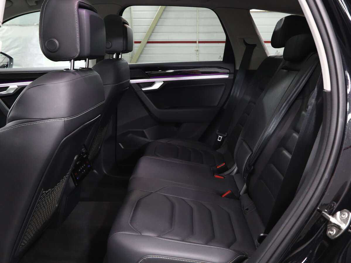 Volkswagen Touareg с пробегом — 2018 год. Фото: #12