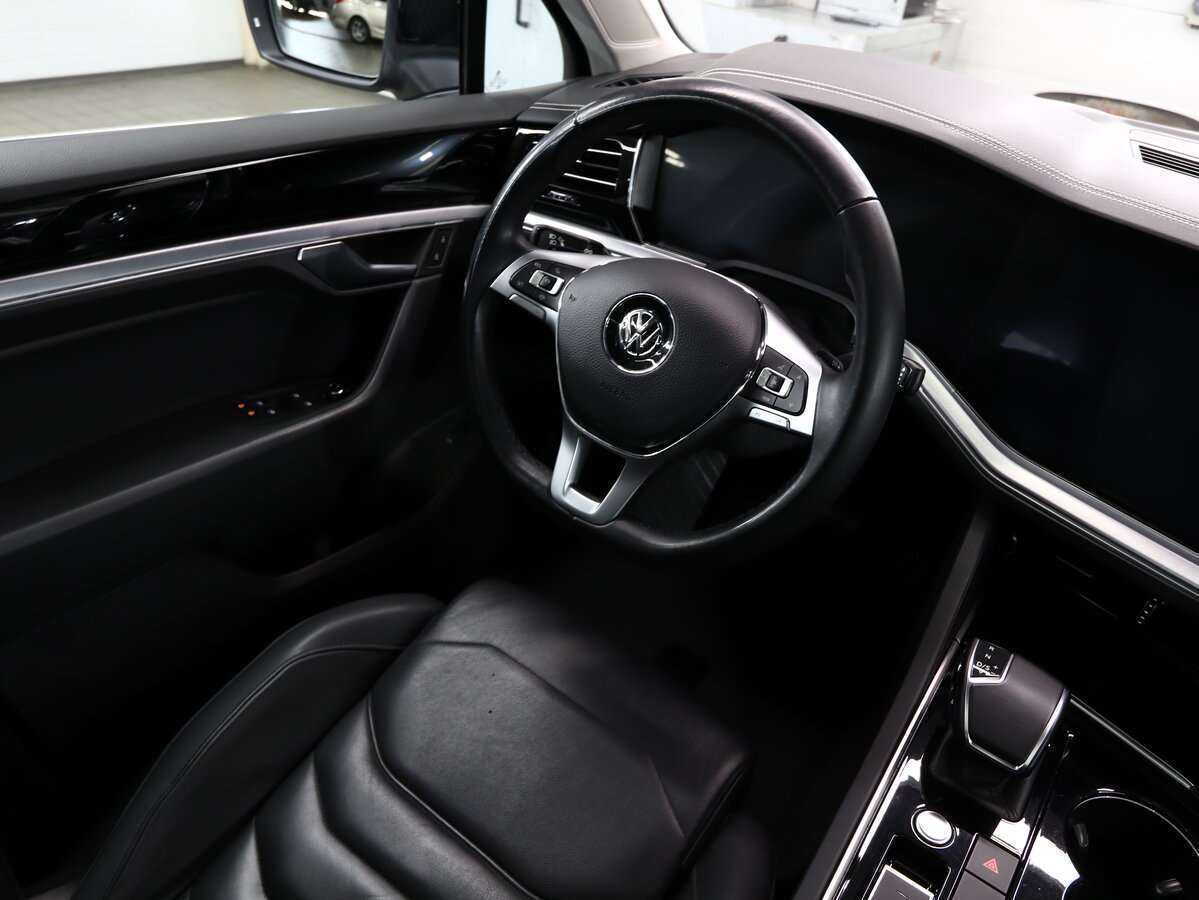 Volkswagen Touareg с пробегом — 2018 год. Фото: #22