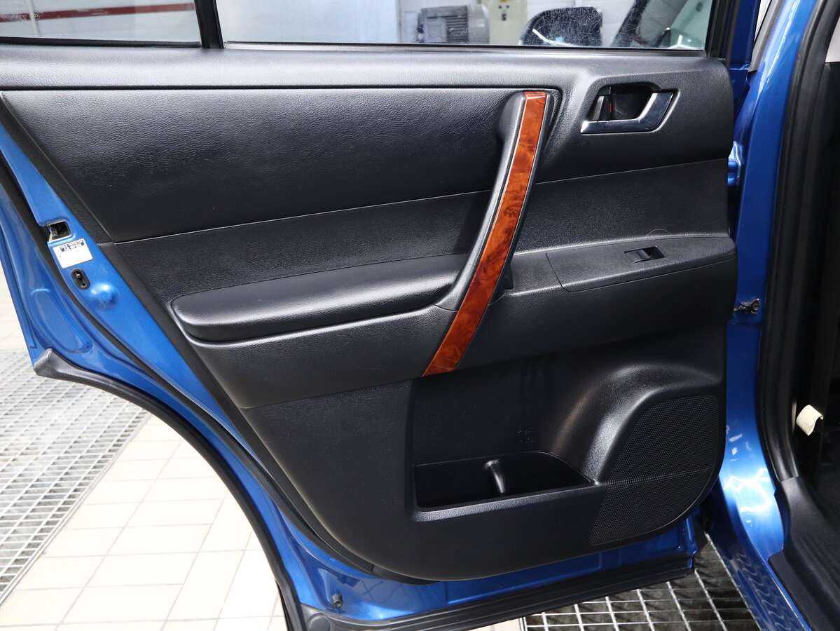 Toyota Highlander с пробегом — 2011 год. Фото: #10