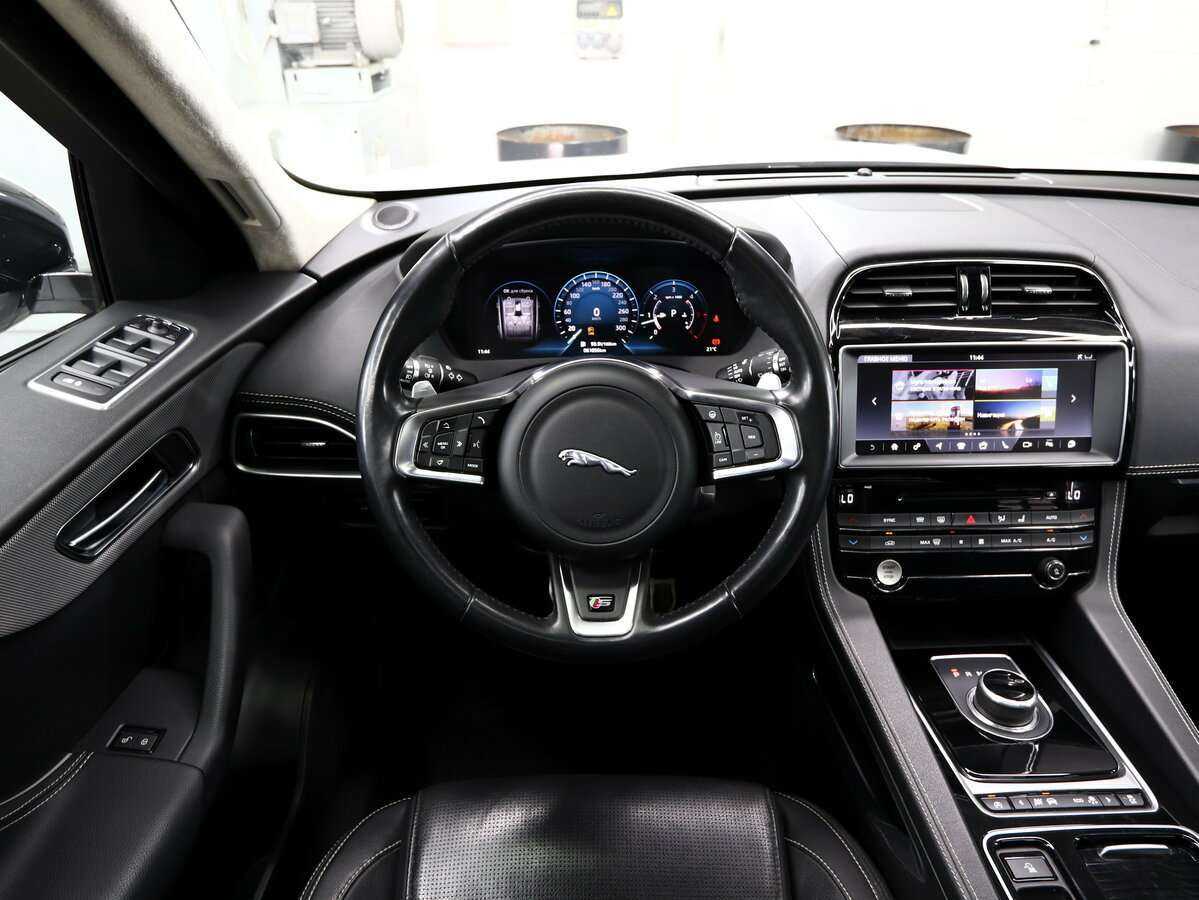 Jaguar F-Pace с пробегом — 2017 год. Фото: #16