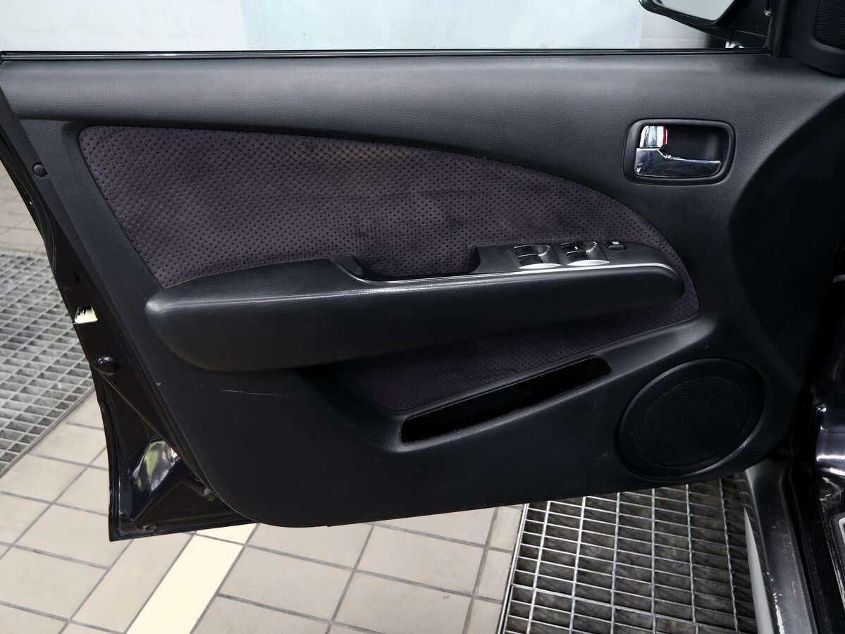 Mitsubishi Outlander с пробегом — 2005 год. Фото: #7