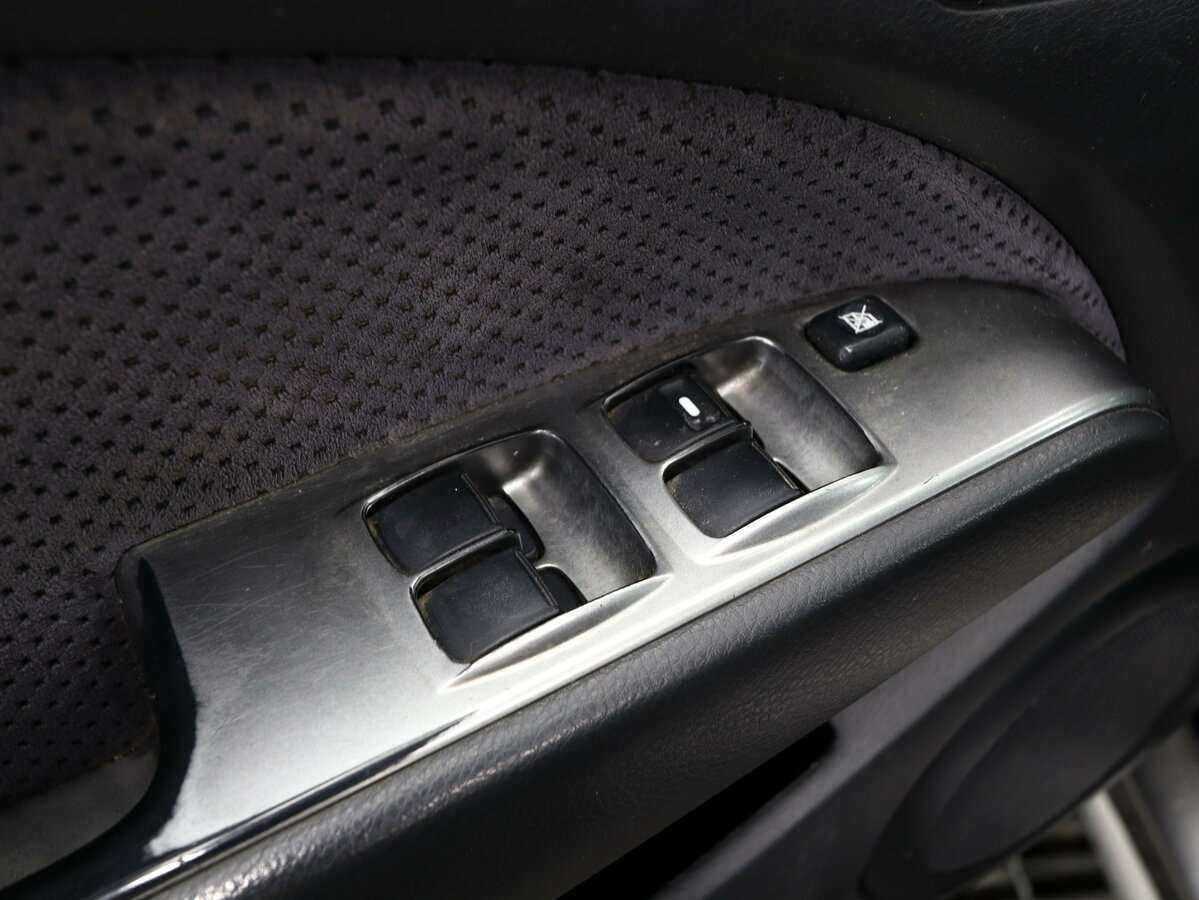 Mitsubishi Outlander с пробегом — 2005 год. Фото: #8