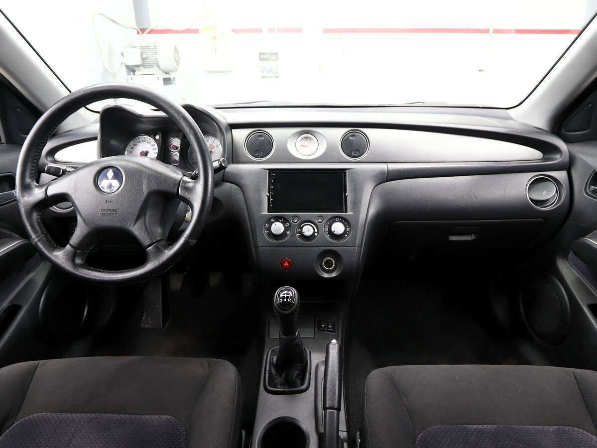 Mitsubishi Outlander с пробегом — 2005 год. Фото: #14
