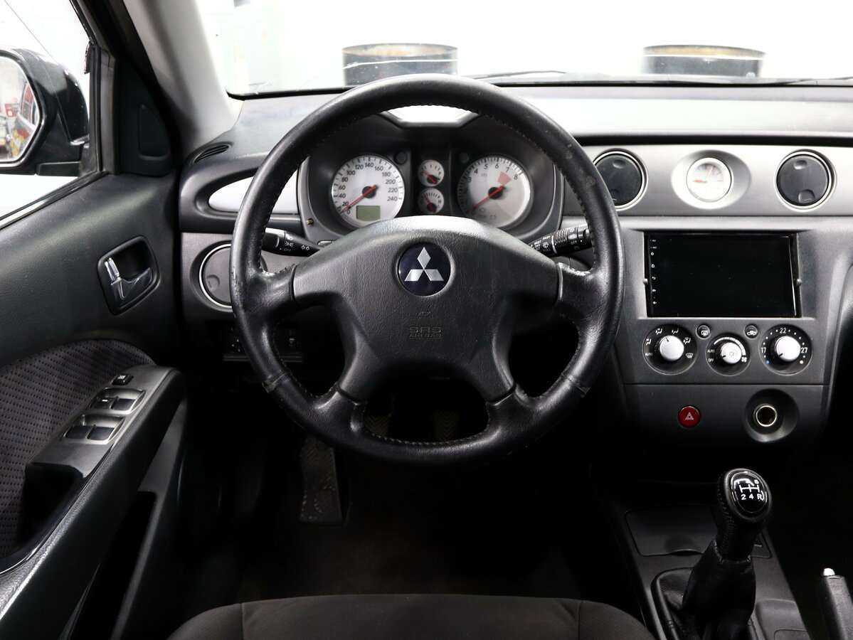 Mitsubishi Outlander с пробегом — 2005 год. Фото: #16