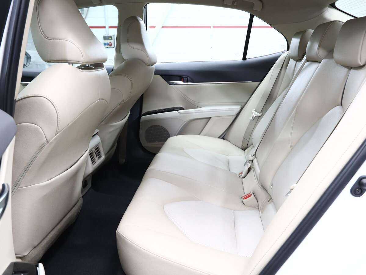 Toyota Camry с пробегом — 2021 год. Фото: #11