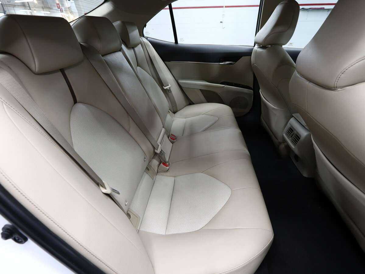 Toyota Camry с пробегом — 2021 год. Фото: #14