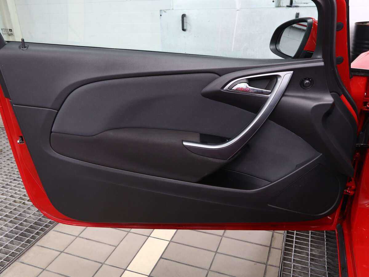 Opel Astra с пробегом — 2012 год. Фото: #5