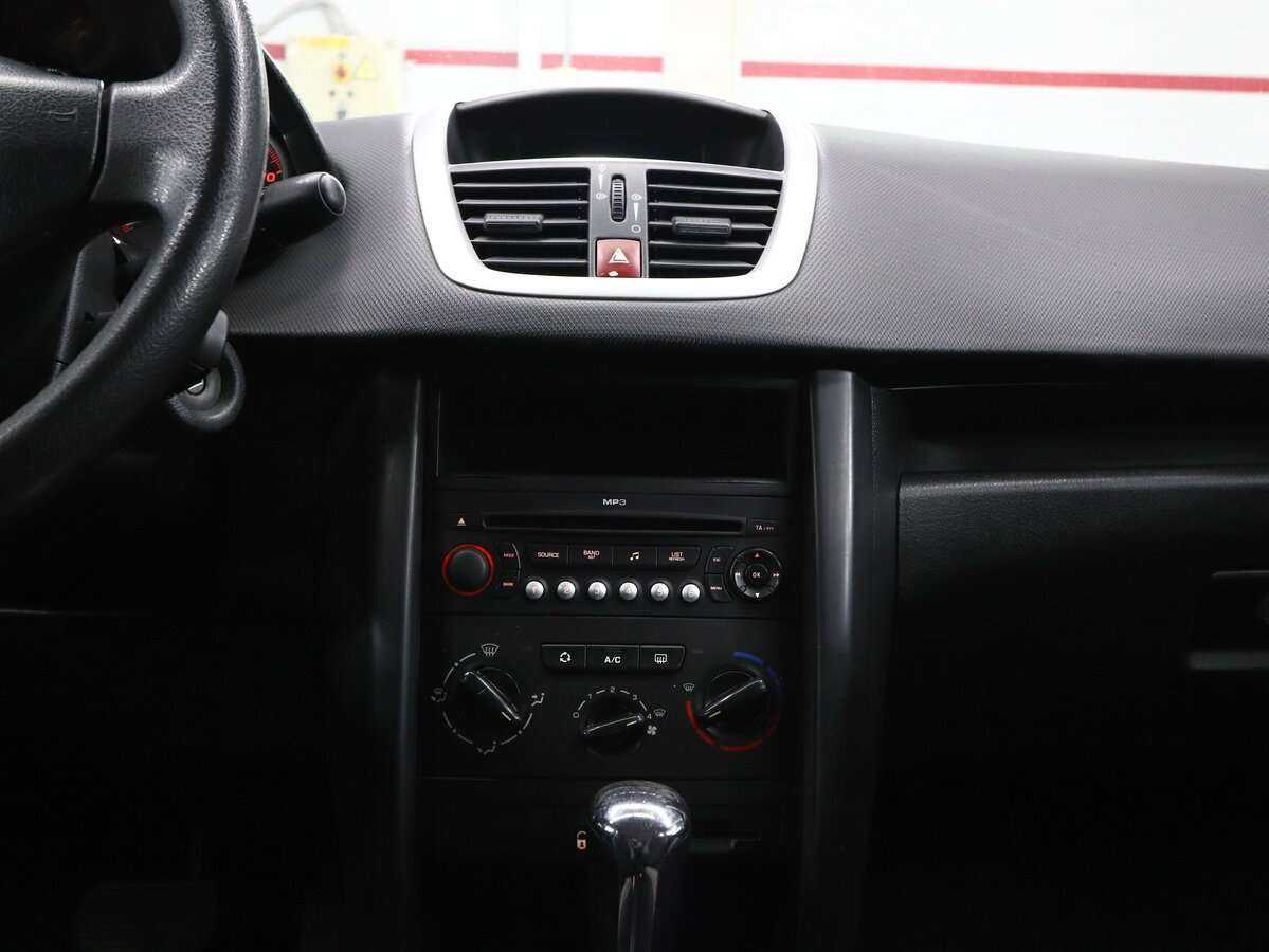 Peugeot 207 с пробегом — 2007 год. Фото: #12