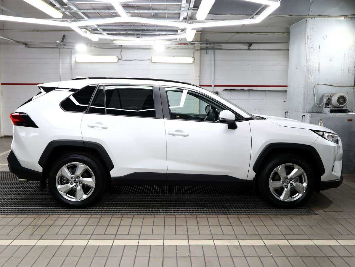 Toyota RAV4 с пробегом — 2021 год. Фото: #1