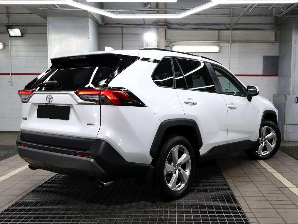 Toyota RAV4 с пробегом — 2021 год. Фото: #2