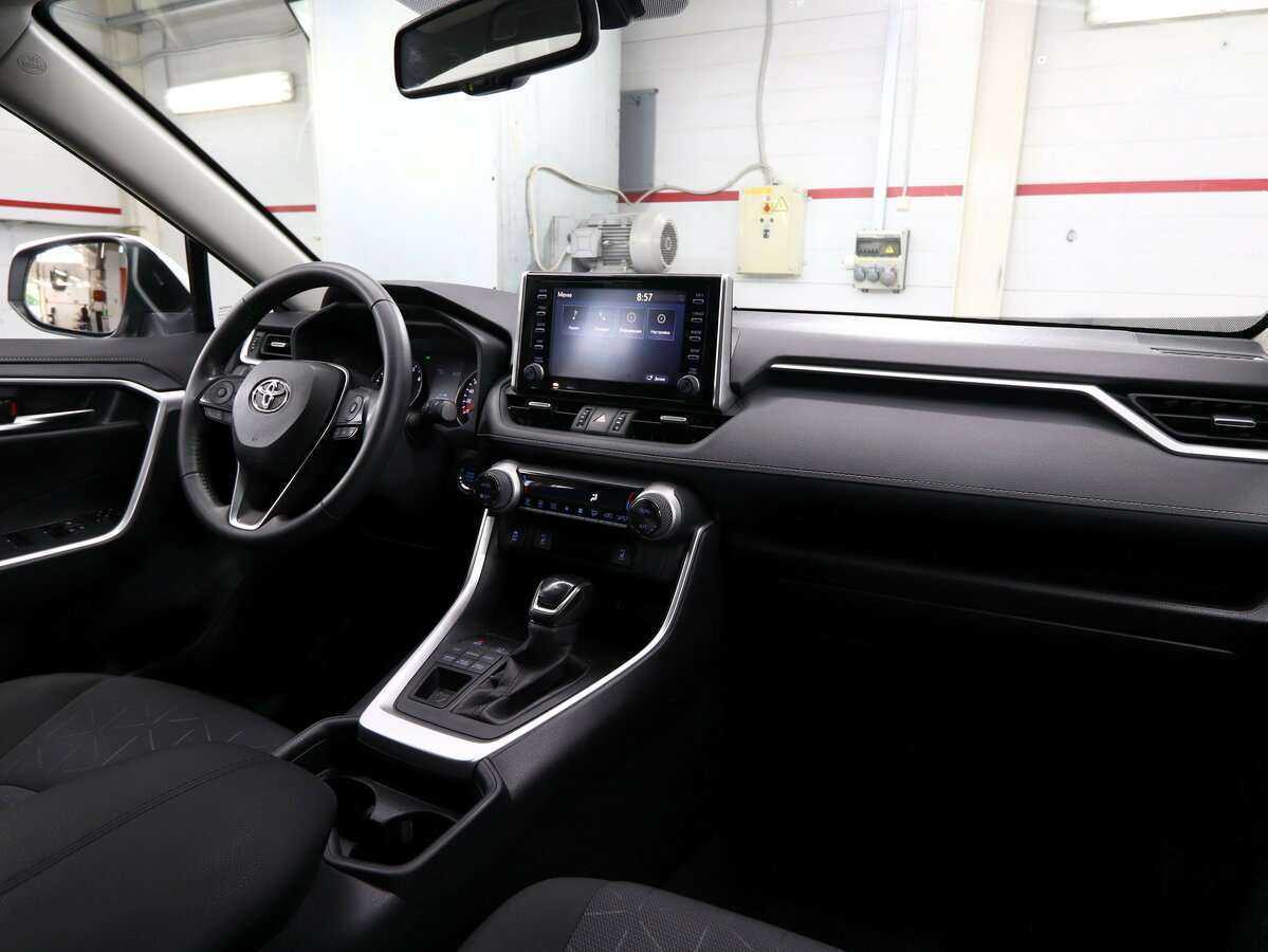 Toyota RAV4 с пробегом — 2021 год. Фото: #7