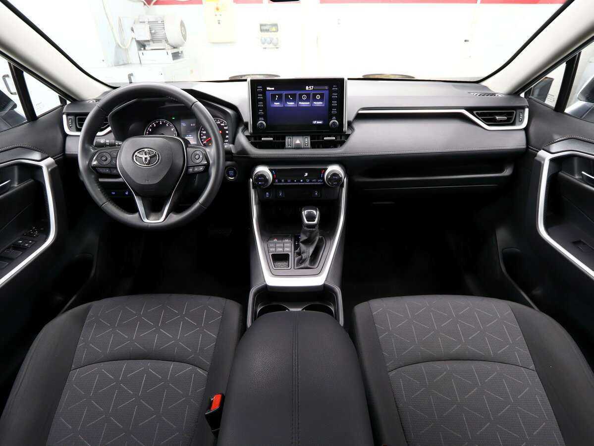 Toyota RAV4 с пробегом — 2021 год. Фото: #8
