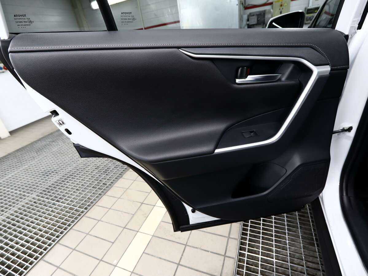 Toyota RAV4 с пробегом — 2021 год. Фото: #11