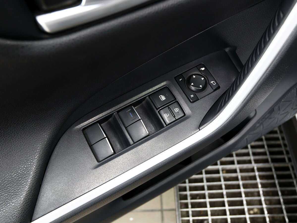 Toyota RAV4 с пробегом — 2021 год. Фото: #12