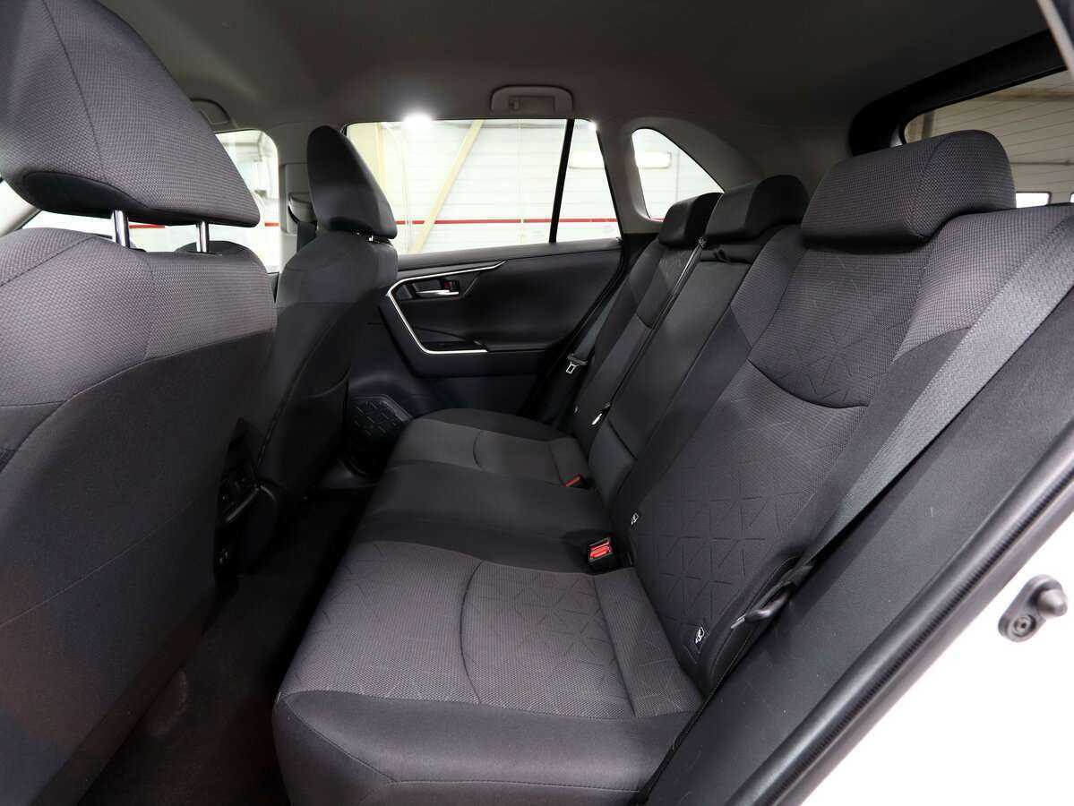 Toyota RAV4 с пробегом — 2021 год. Фото: #17