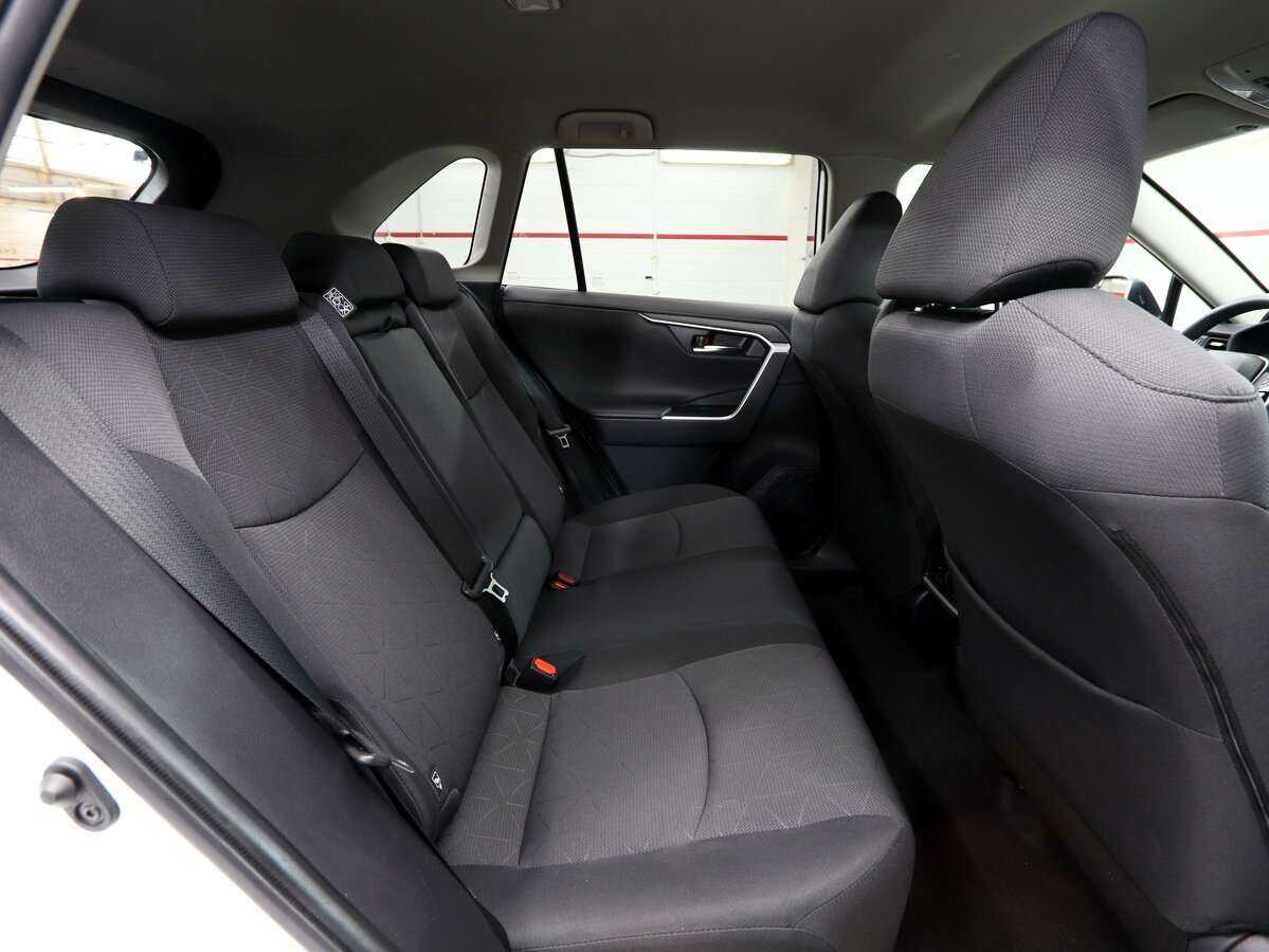 Toyota RAV4 с пробегом — 2021 год. Фото: #18