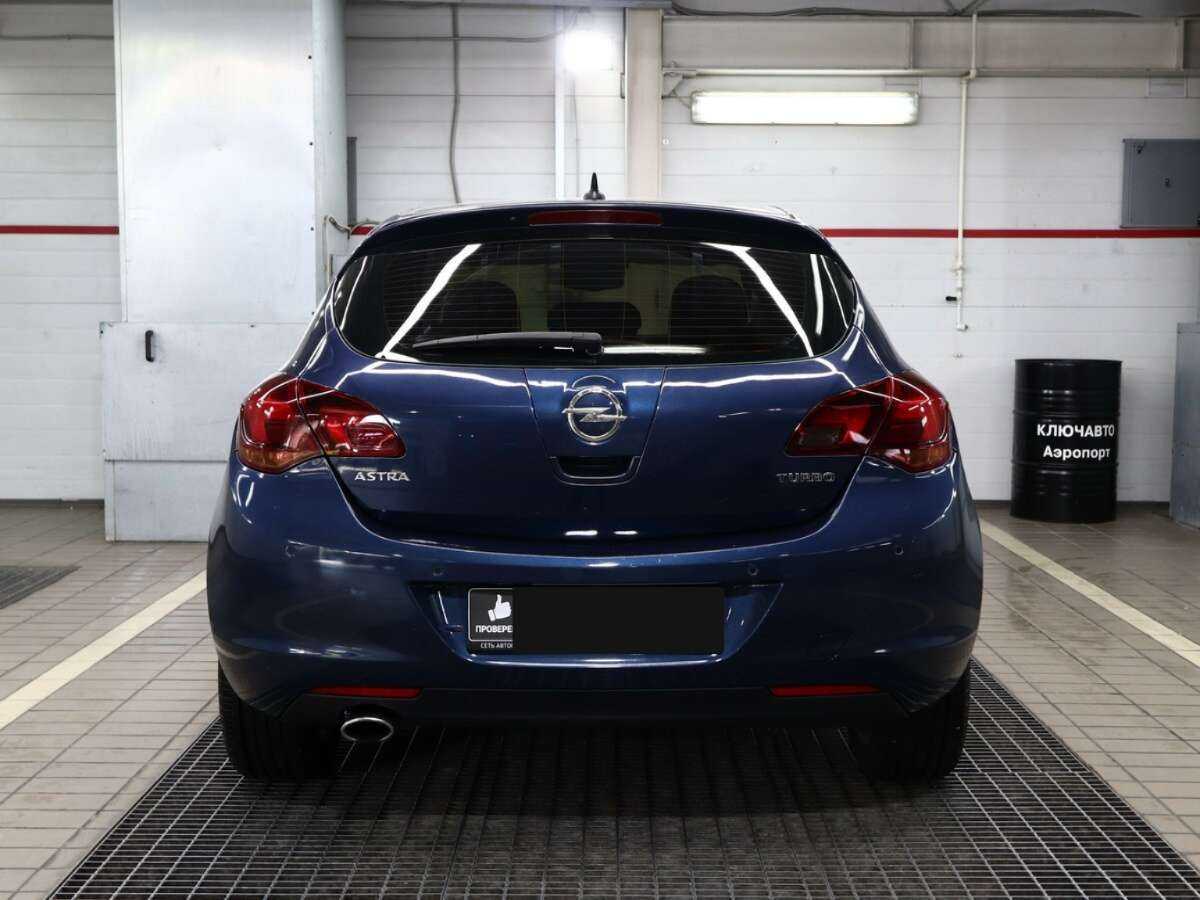 Opel Astra с пробегом — 2011 год. Фото: #4