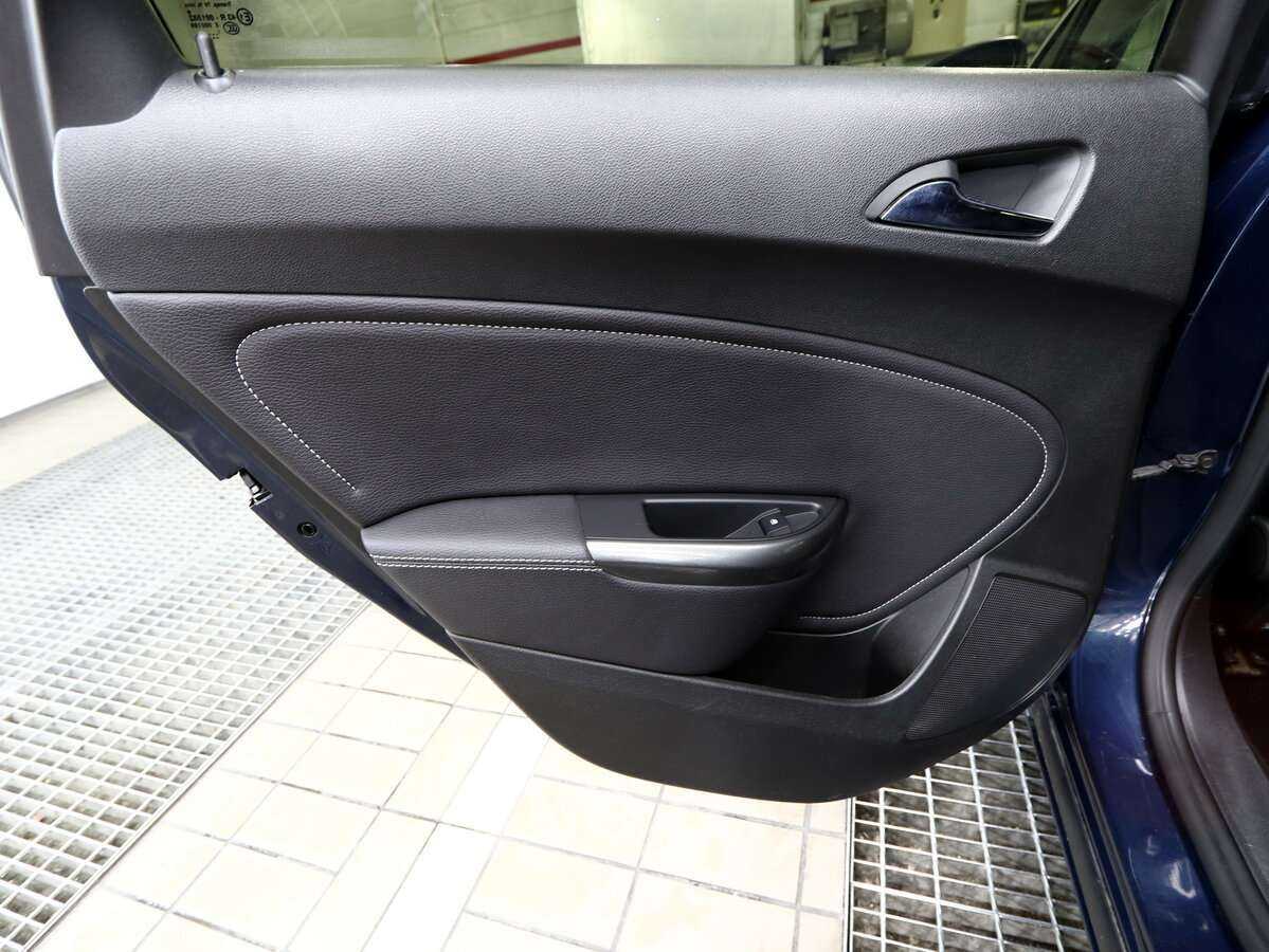 Opel Astra с пробегом — 2011 год. Фото: #13