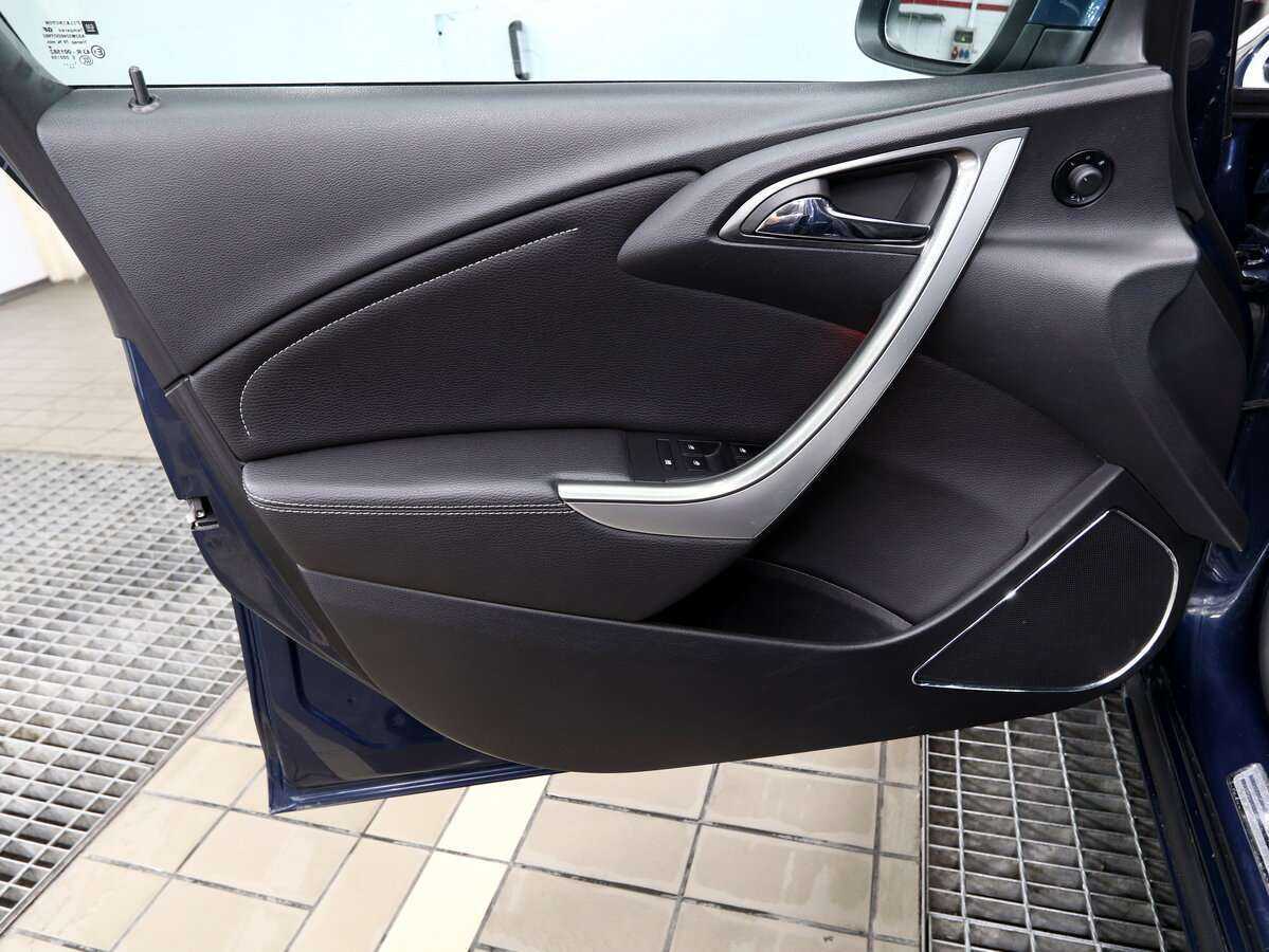 Opel Astra с пробегом — 2011 год. Фото: #14