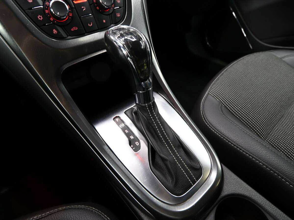 Opel Astra с пробегом — 2011 год. Фото: #16