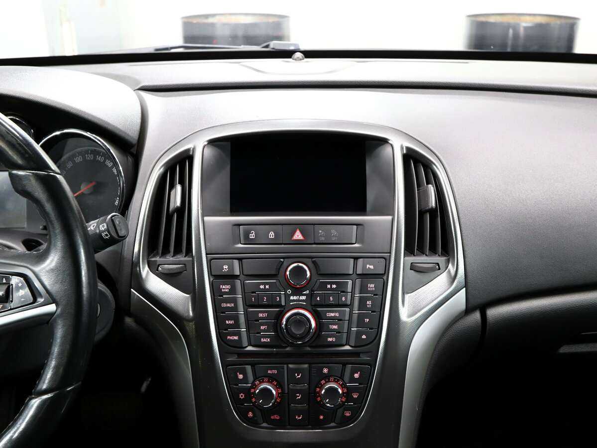 Opel Astra с пробегом — 2011 год. Фото: #17