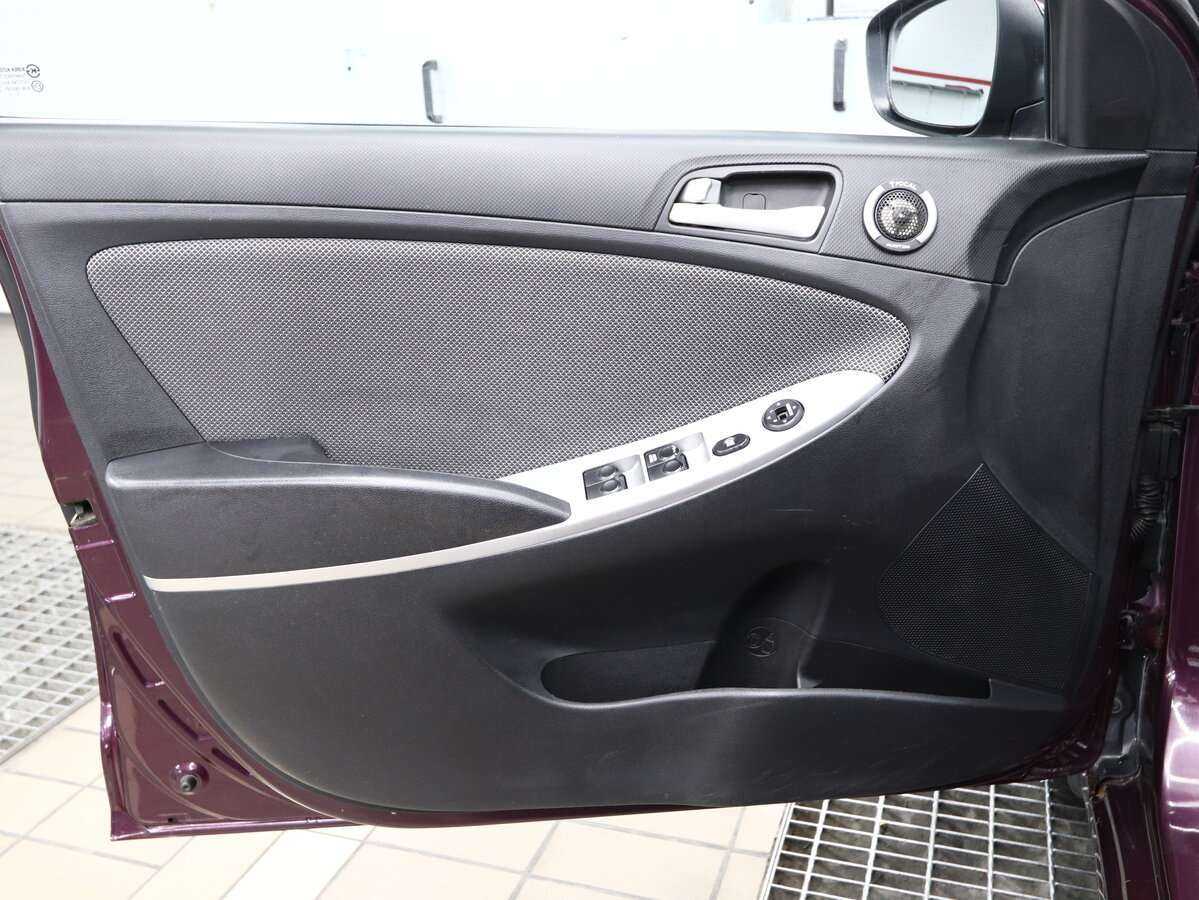 Hyundai Solaris с пробегом — 2011 год. Фото: #4