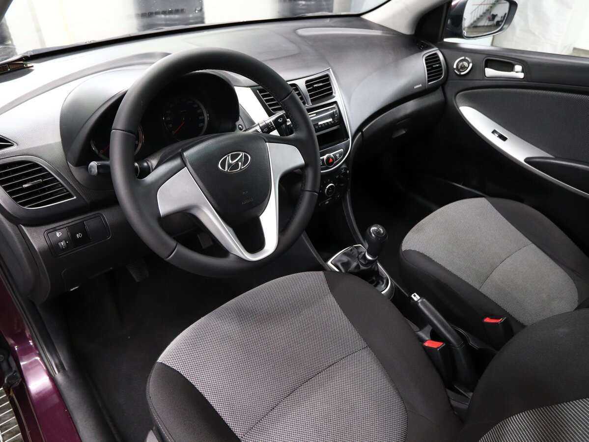 Hyundai Solaris с пробегом — 2011 год. Фото: #5