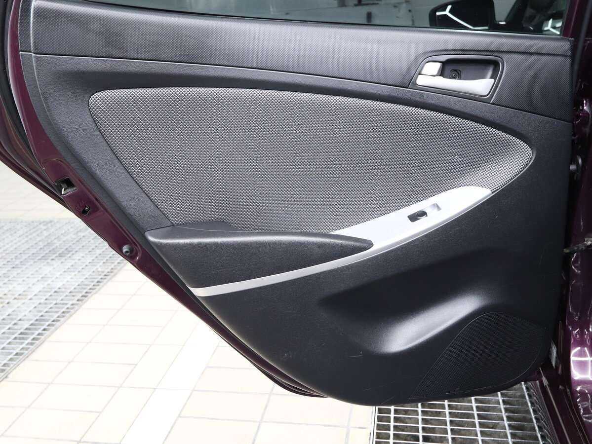 Hyundai Solaris с пробегом — 2011 год. Фото: #7