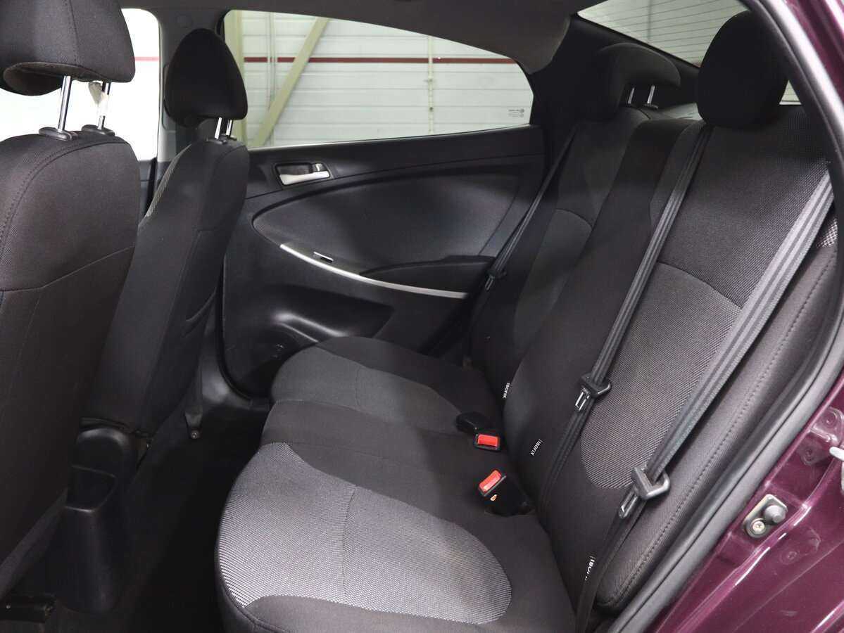 Hyundai Solaris с пробегом — 2011 год. Фото: #8