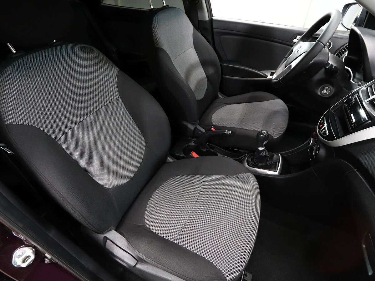 Hyundai Solaris с пробегом — 2011 год. Фото: #10